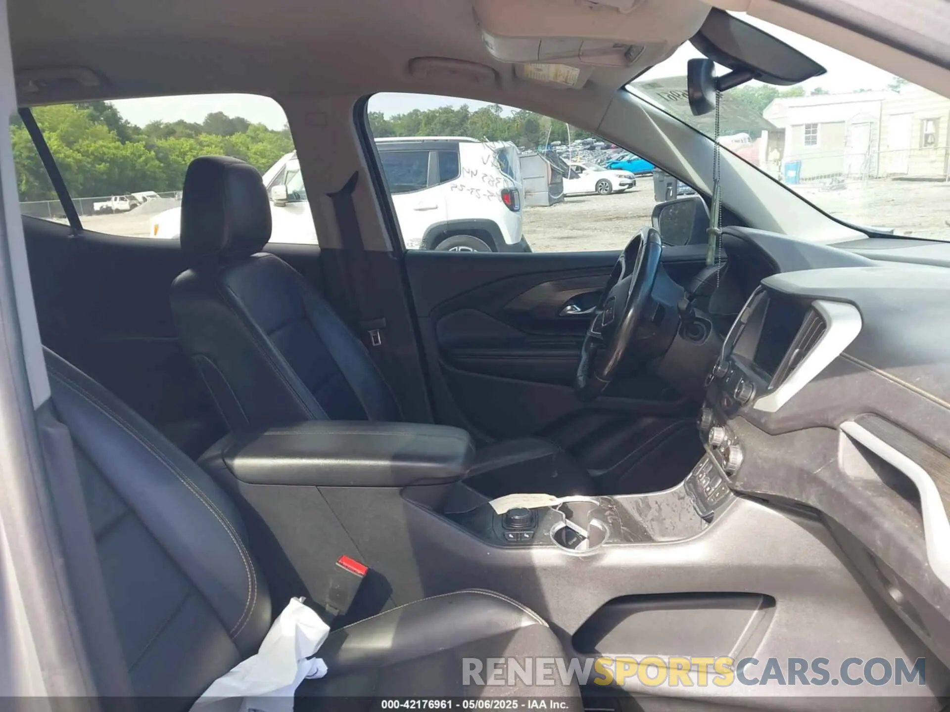 5 Photograph of a damaged car 3GKALVEV5KL244184 GMC TERRAIN 2019