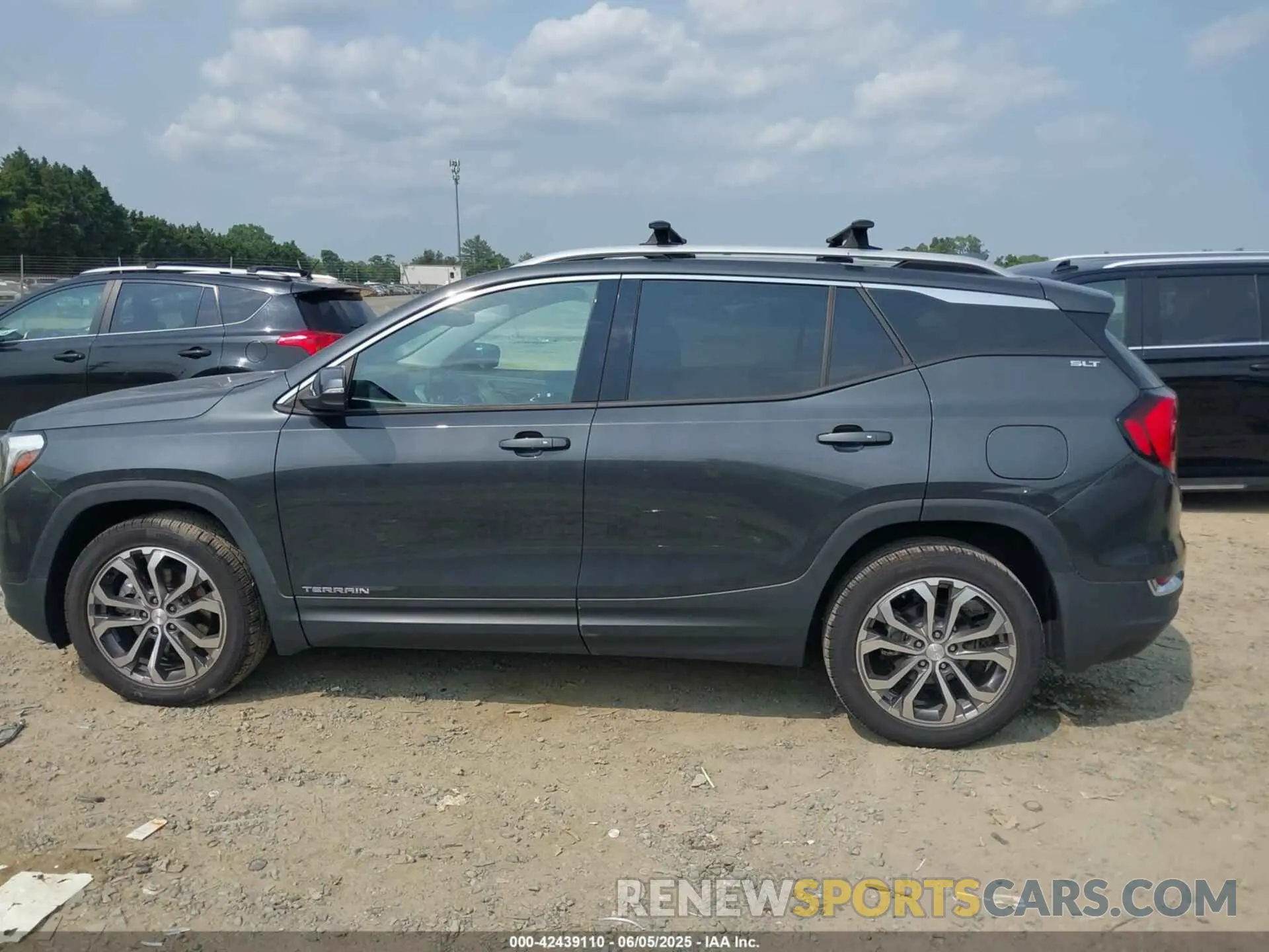 14 Photograph of a damaged car 3GKALVEX0KL261282 GMC TERRAIN 2019