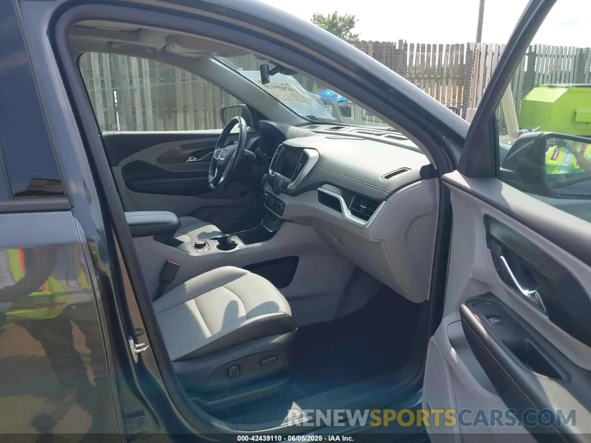 5 Photograph of a damaged car 3GKALVEX0KL261282 GMC TERRAIN 2019