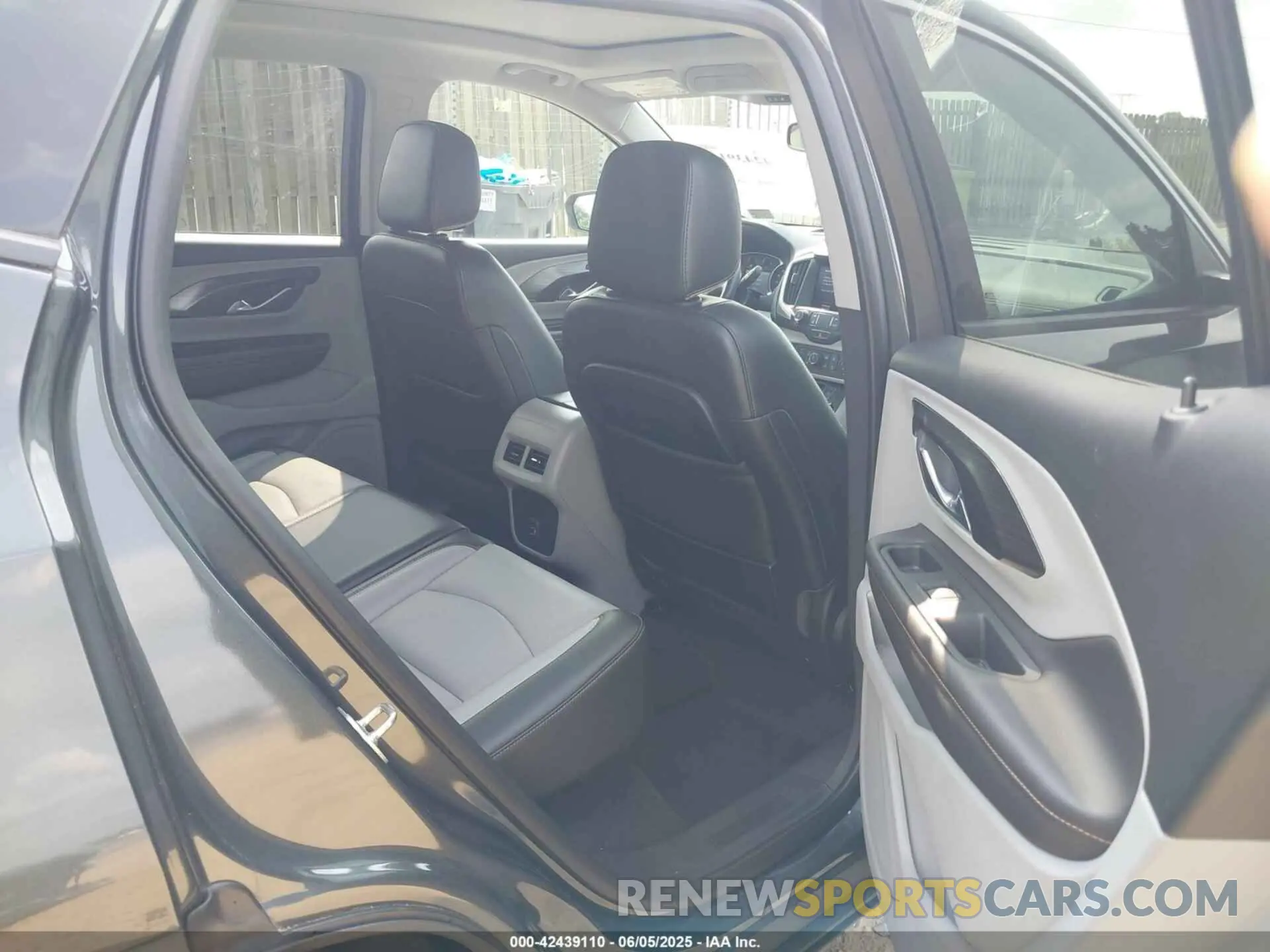 8 Photograph of a damaged car 3GKALVEX0KL261282 GMC TERRAIN 2019