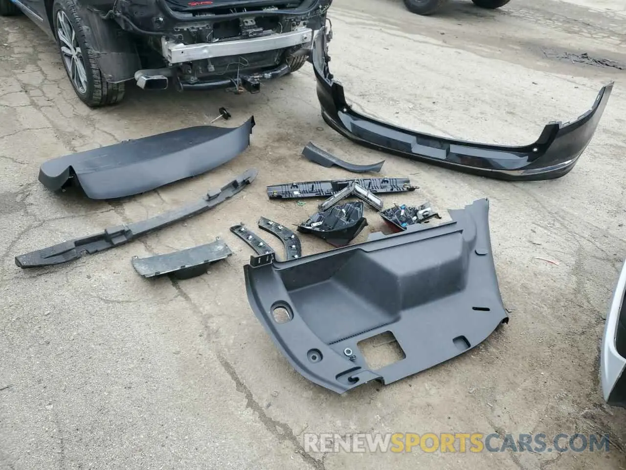 13 Photograph of a damaged car 3GKALXEX7KL192392 GMC TERRAIN 2019