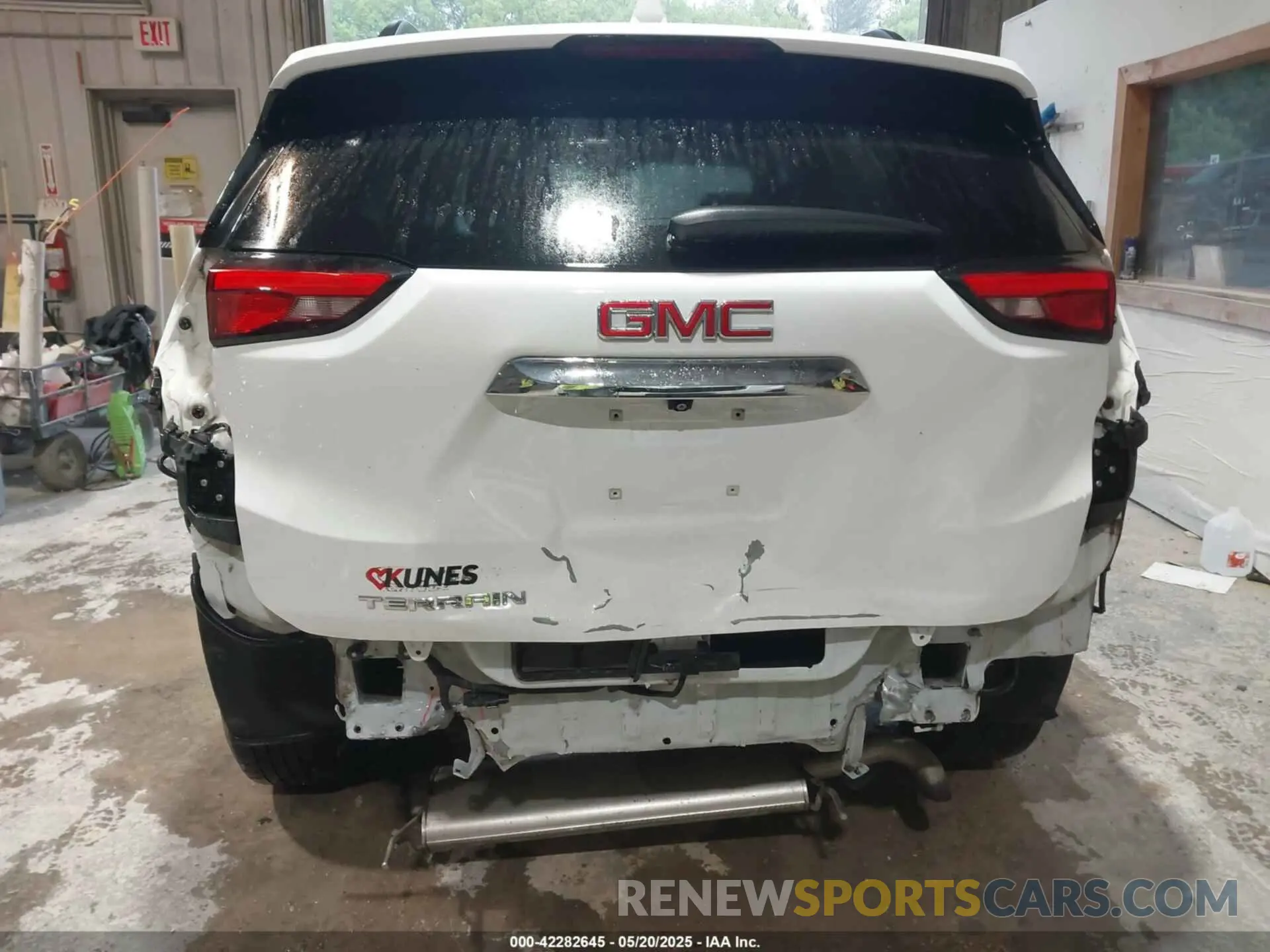 17 Photograph of a damaged car 3GKALMEV0LL146725 GMC TERRAIN 2020