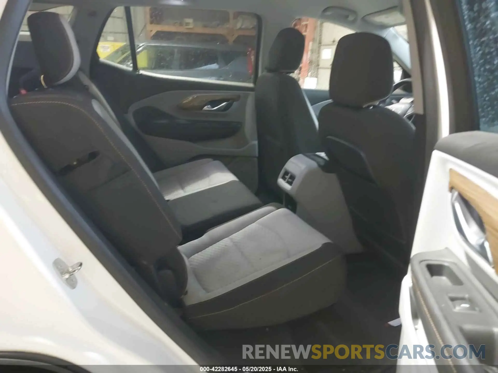8 Photograph of a damaged car 3GKALMEV0LL146725 GMC TERRAIN 2020