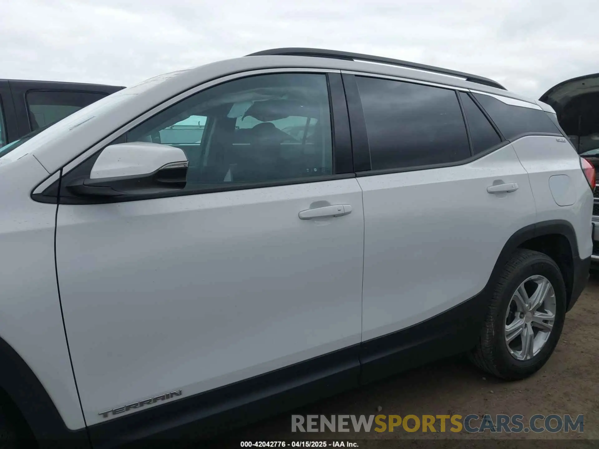 15 Photograph of a damaged car 3GKALMEV1LL141985 GMC TERRAIN 2020