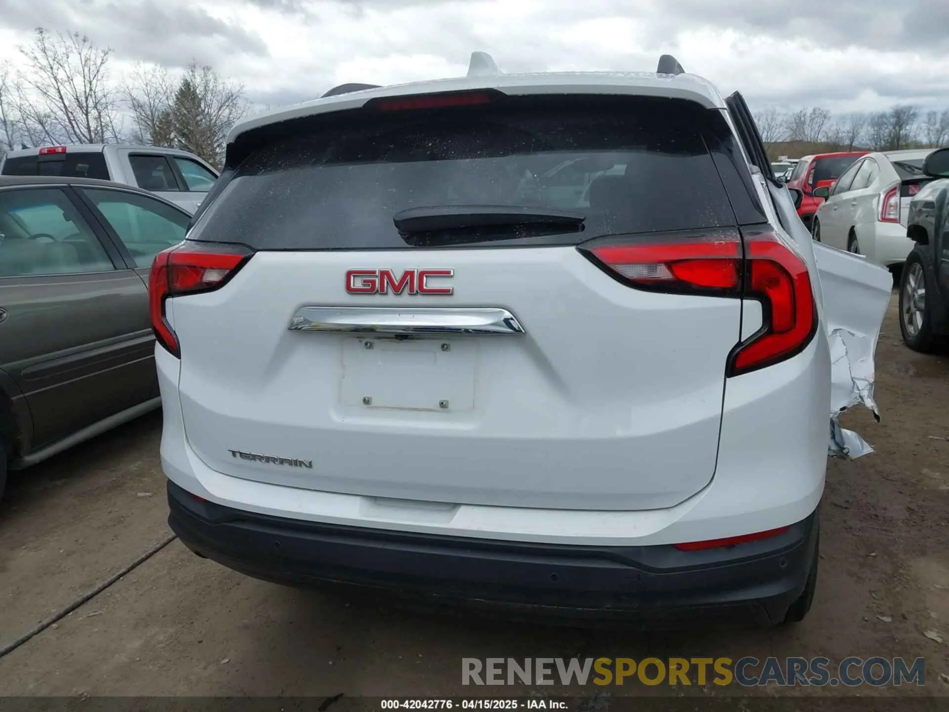 17 Photograph of a damaged car 3GKALMEV1LL141985 GMC TERRAIN 2020