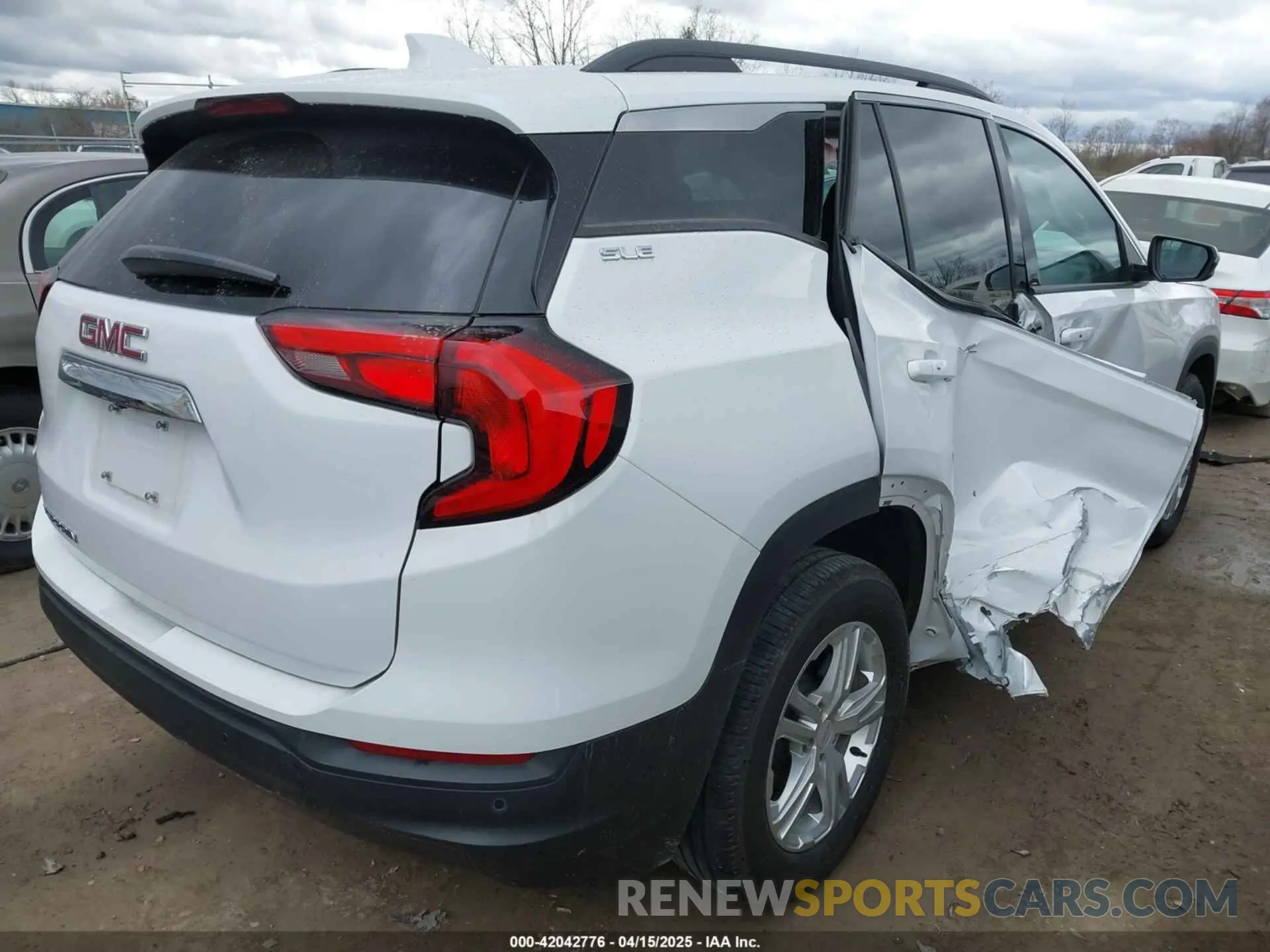 4 Photograph of a damaged car 3GKALMEV1LL141985 GMC TERRAIN 2020