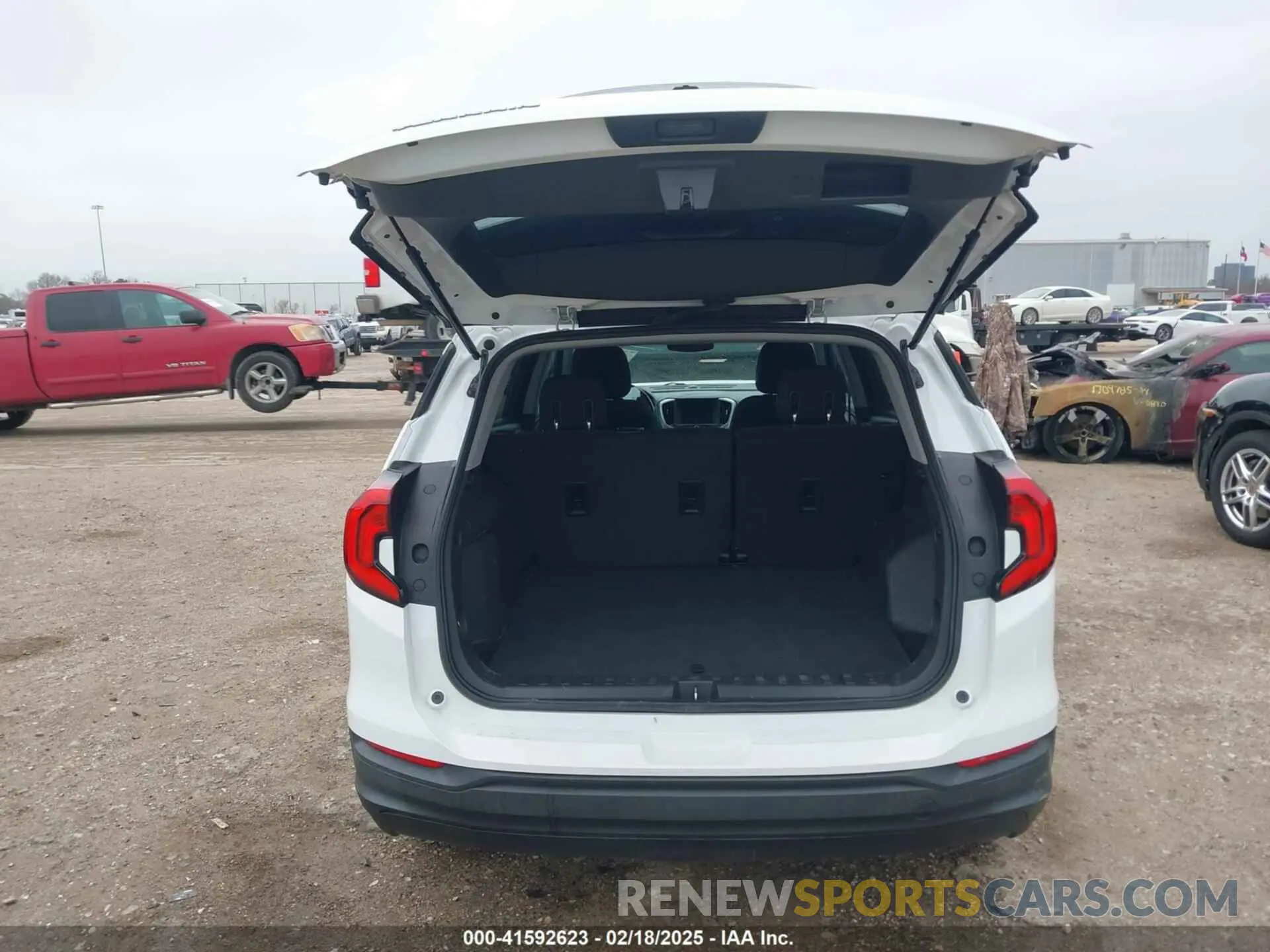 18 Photograph of a damaged car 3GKALMEV1LL145017 GMC TERRAIN 2020