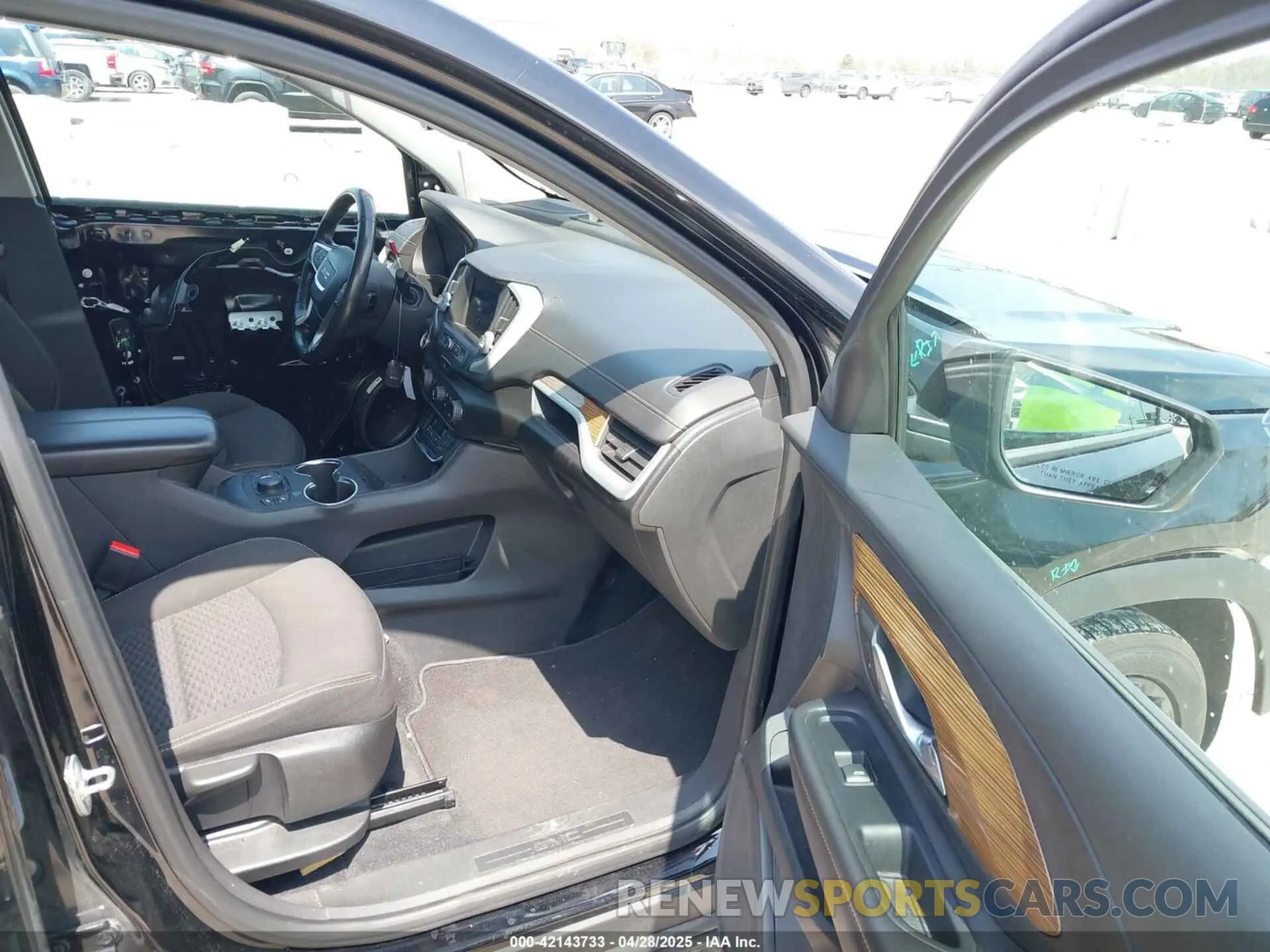 5 Photograph of a damaged car 3GKALMEV4LL174737 GMC TERRAIN 2020