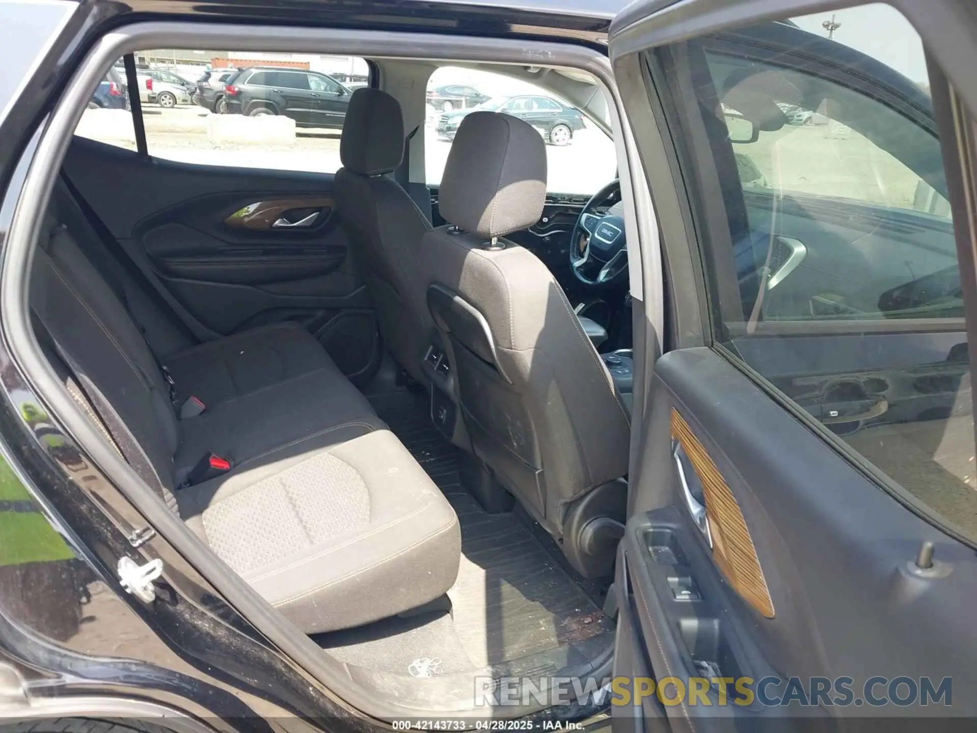 8 Photograph of a damaged car 3GKALMEV4LL174737 GMC TERRAIN 2020