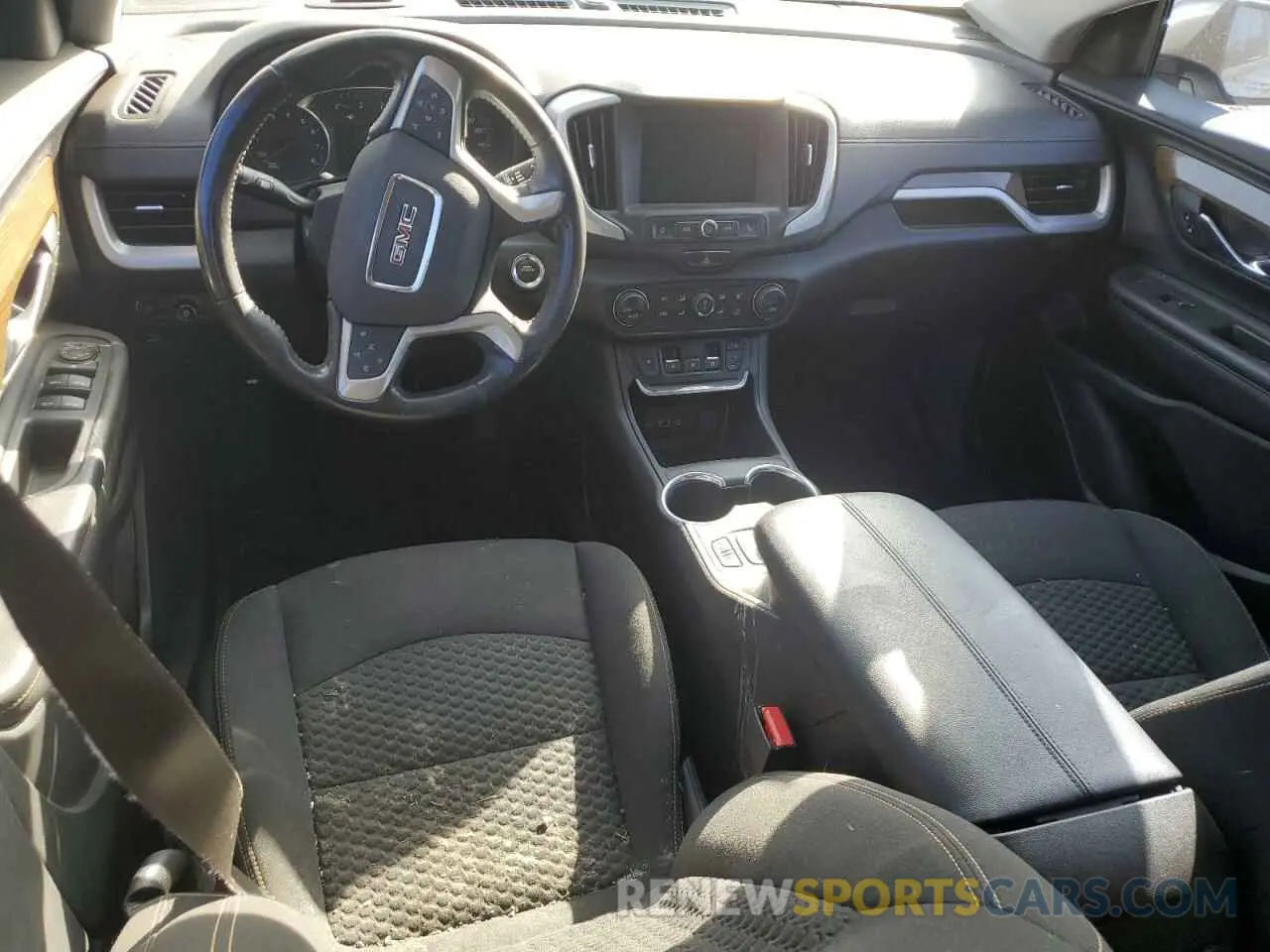 8 Photograph of a damaged car 3GKALMEV4LL344983 GMC TERRAIN 2020