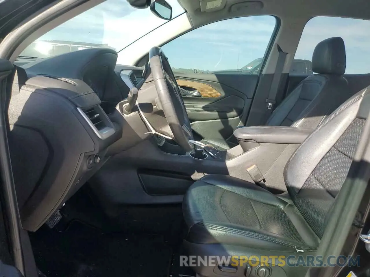 7 Photograph of a damaged car 3GKALMEV5LL156084 GMC TERRAIN 2020