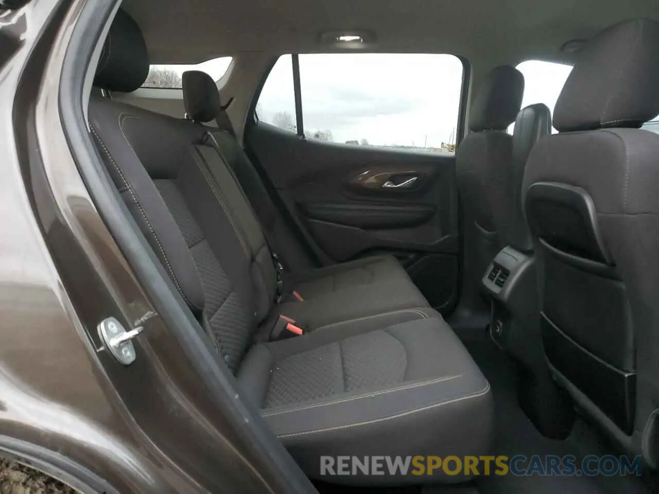 11 Photograph of a damaged car 3GKALMEV6LL156112 GMC TERRAIN 2020