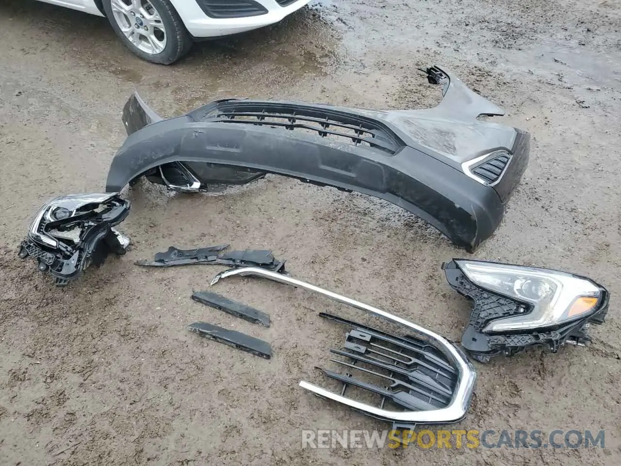 13 Photograph of a damaged car 3GKALMEV6LL156112 GMC TERRAIN 2020