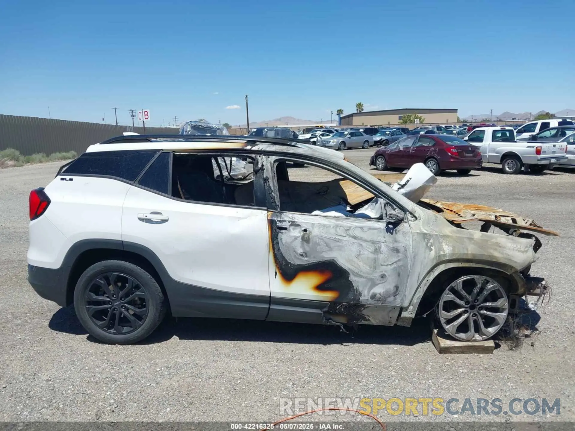 12 Photograph of a damaged car 3GKALMEV7LL284018 GMC TERRAIN 2020