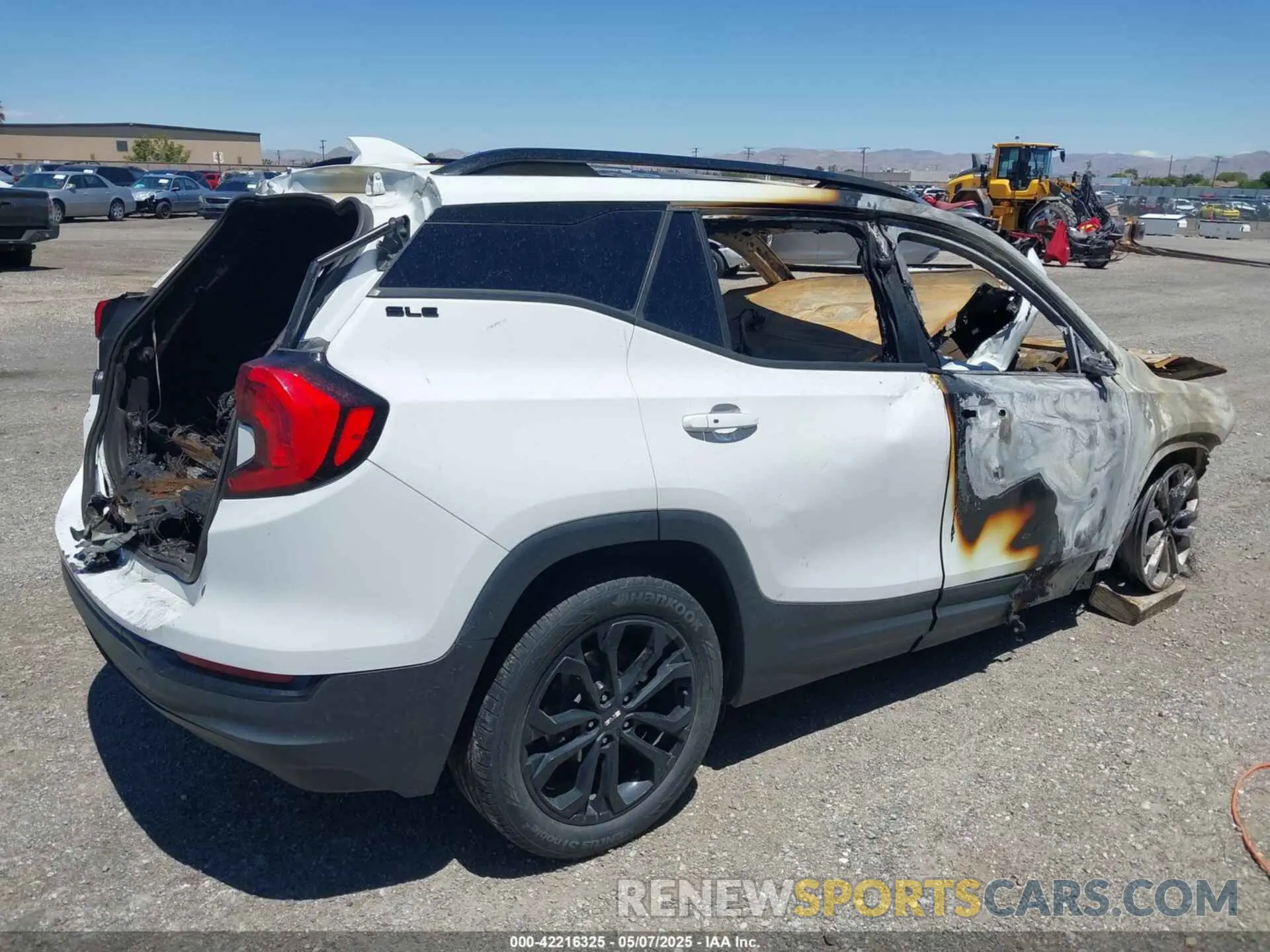 4 Photograph of a damaged car 3GKALMEV7LL284018 GMC TERRAIN 2020