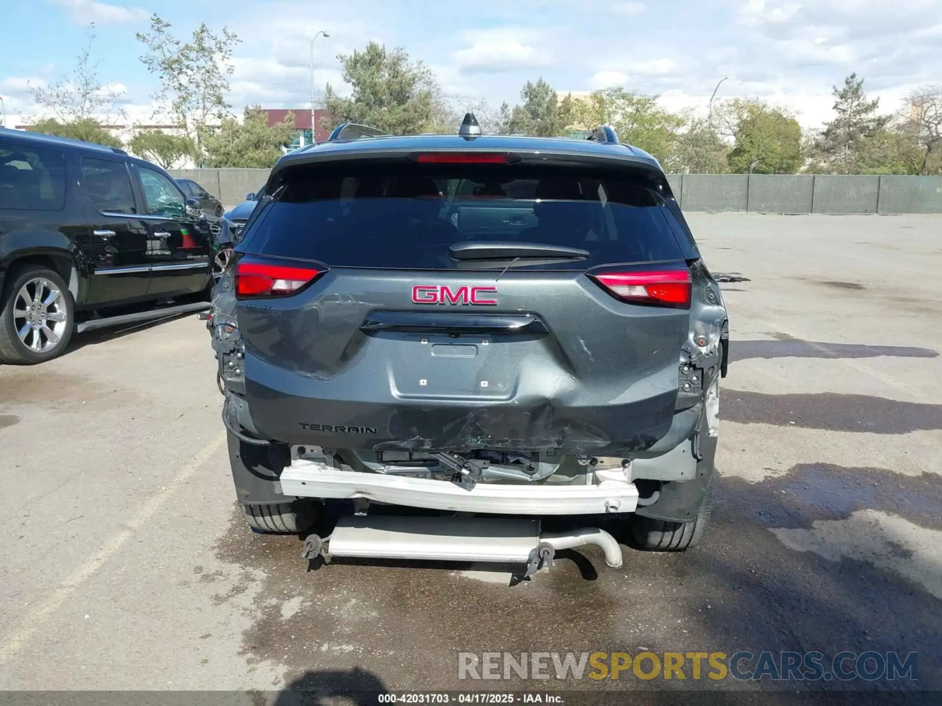 17 Photograph of a damaged car 3GKALMEV8LL157133 GMC TERRAIN 2020