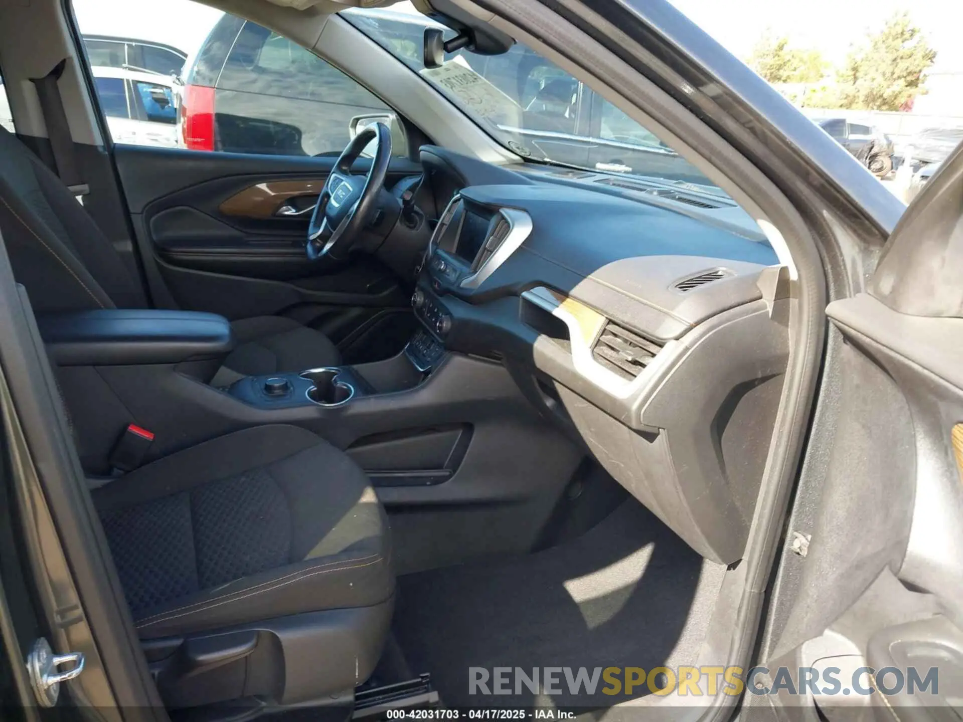 5 Photograph of a damaged car 3GKALMEV8LL157133 GMC TERRAIN 2020