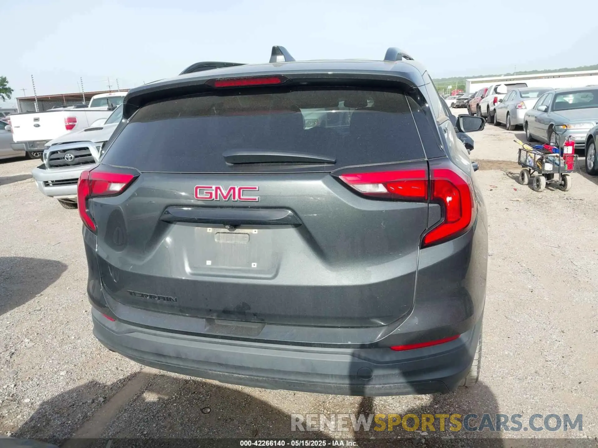 16 Photograph of a damaged car 3GKALMEV8LL186664 GMC TERRAIN 2020