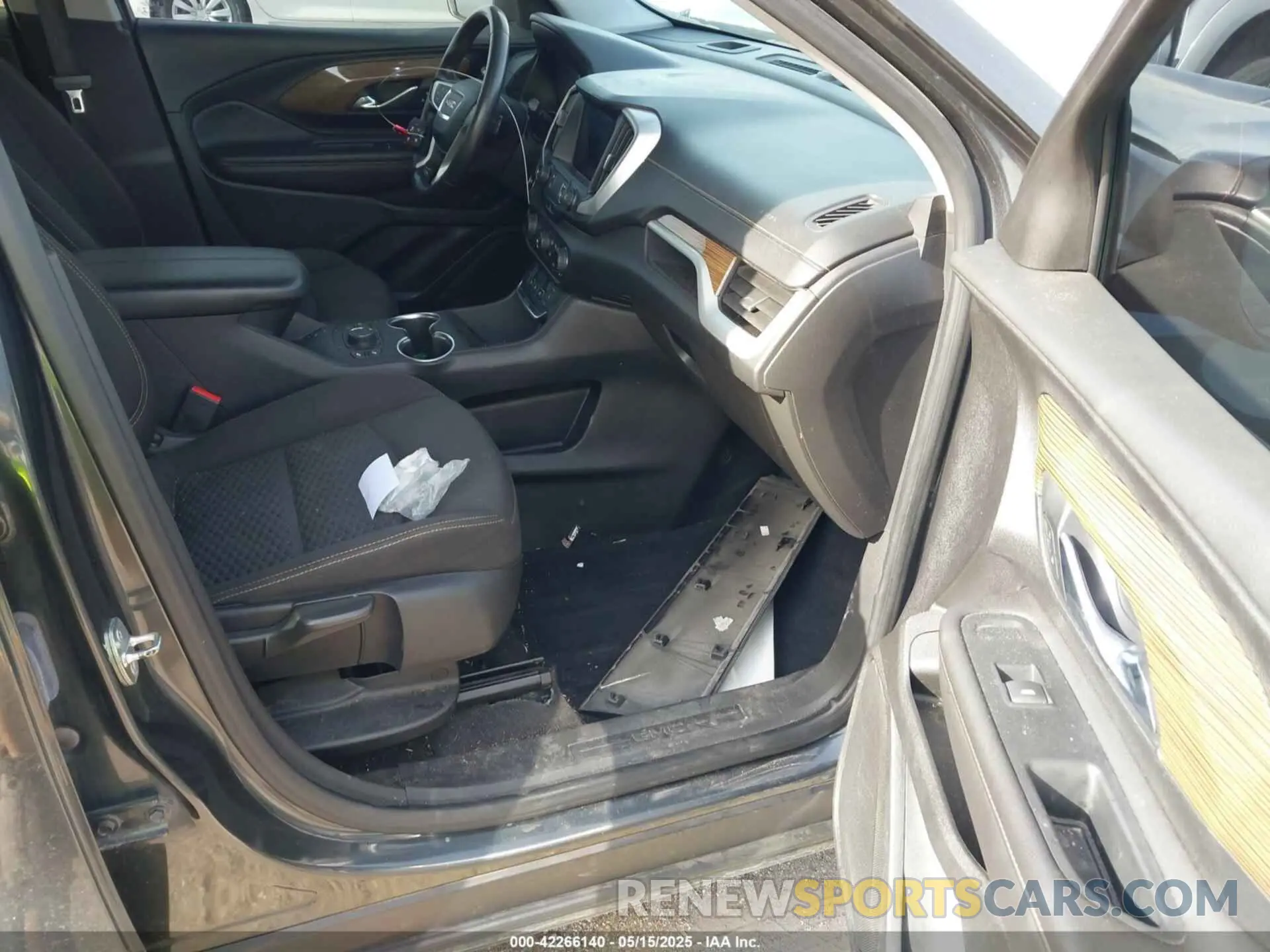 5 Photograph of a damaged car 3GKALMEV8LL186664 GMC TERRAIN 2020