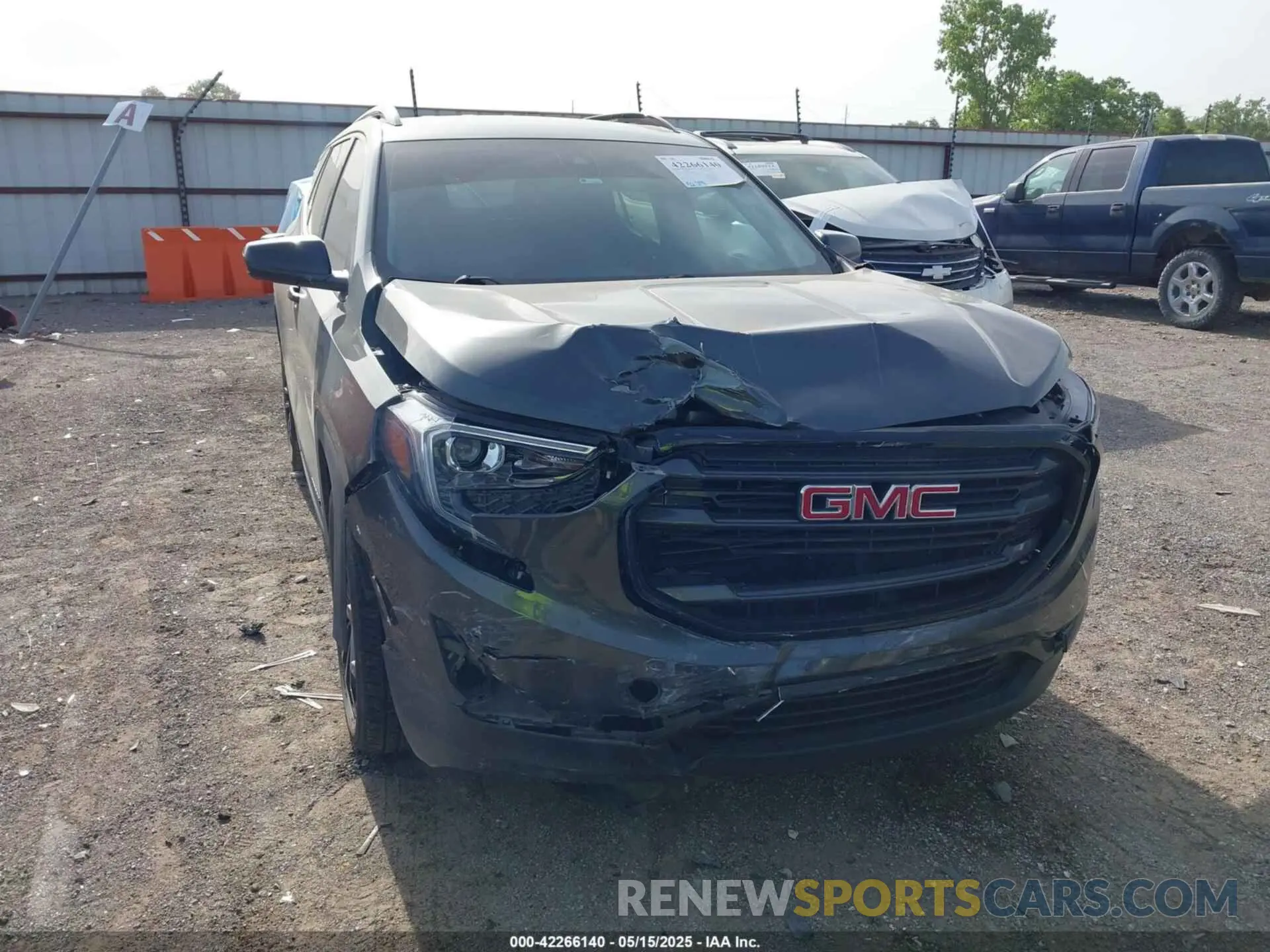 6 Photograph of a damaged car 3GKALMEV8LL186664 GMC TERRAIN 2020