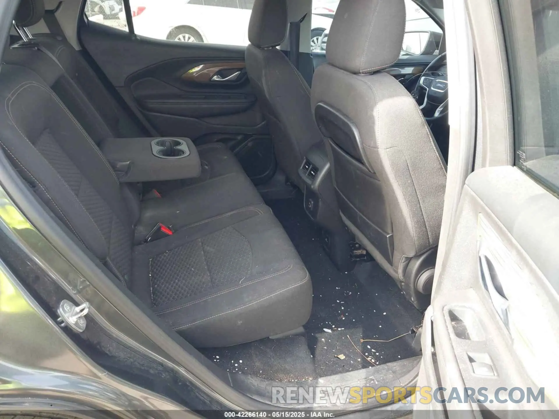 8 Photograph of a damaged car 3GKALMEV8LL186664 GMC TERRAIN 2020