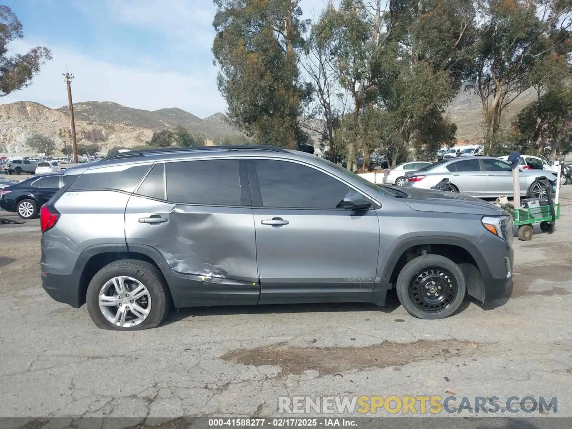 14 Photograph of a damaged car 3GKALMEV8LL293486 GMC TERRAIN 2020