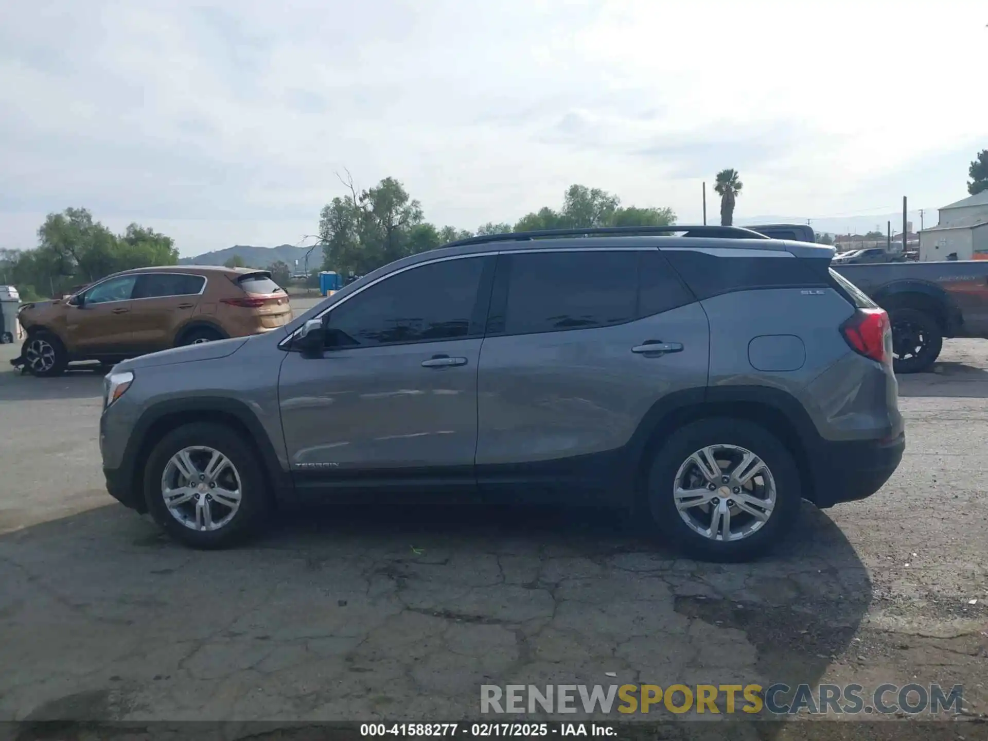 15 Photograph of a damaged car 3GKALMEV8LL293486 GMC TERRAIN 2020