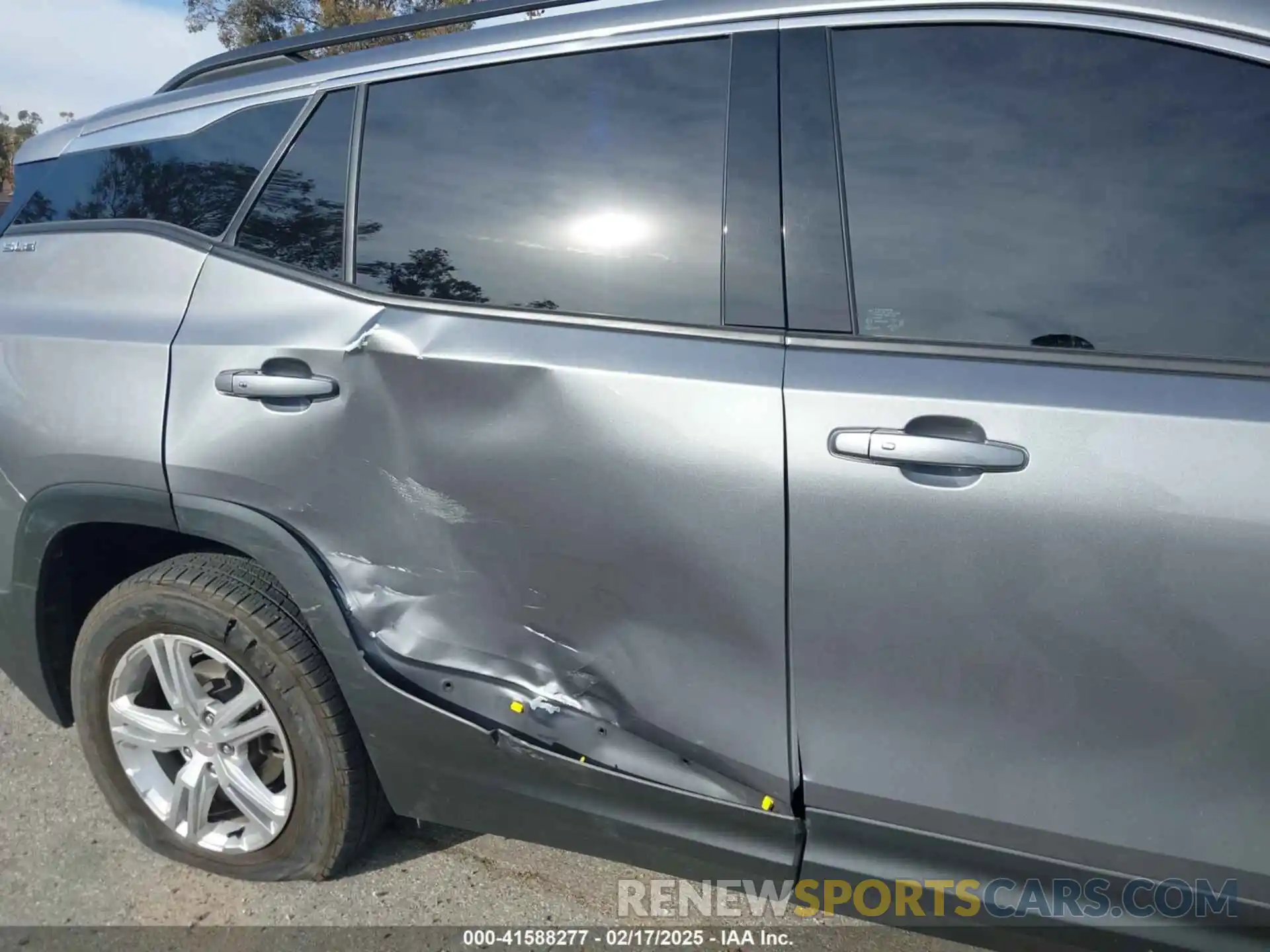 19 Photograph of a damaged car 3GKALMEV8LL293486 GMC TERRAIN 2020