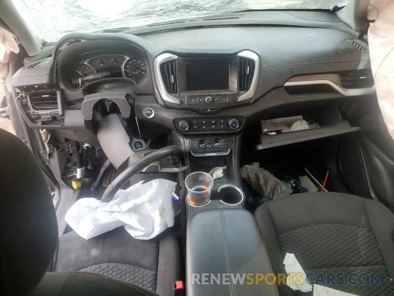 8 Photograph of a damaged car 3GKALMEV9LL134752 GMC TERRAIN 2020