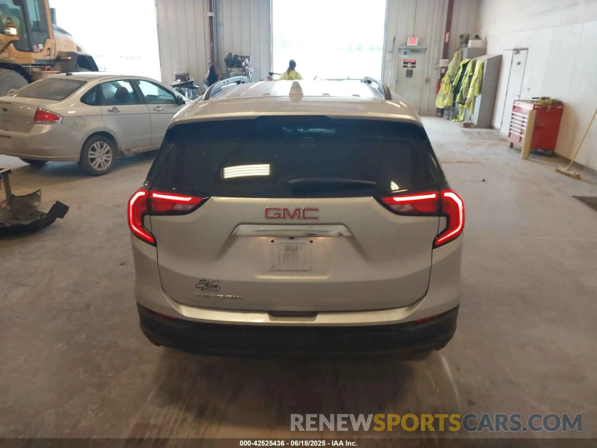 16 Photograph of a damaged car 3GKALMEV9LL178864 GMC TERRAIN 2020