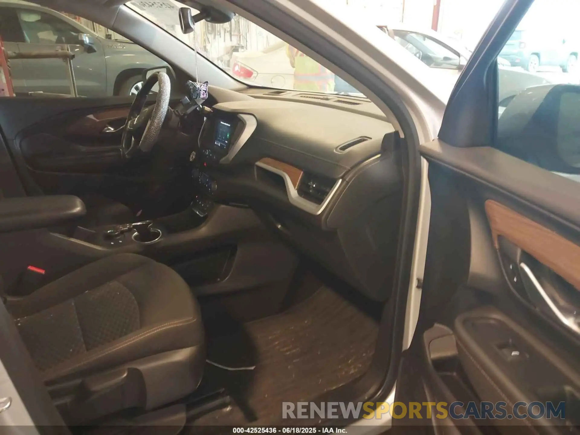 5 Photograph of a damaged car 3GKALMEV9LL178864 GMC TERRAIN 2020