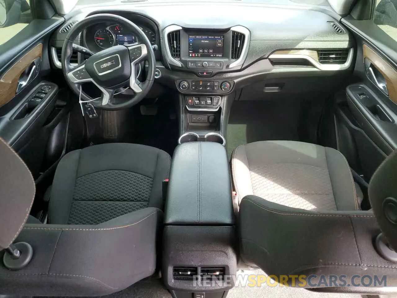 8 Photograph of a damaged car 3GKALMEV9LL184826 GMC TERRAIN 2020