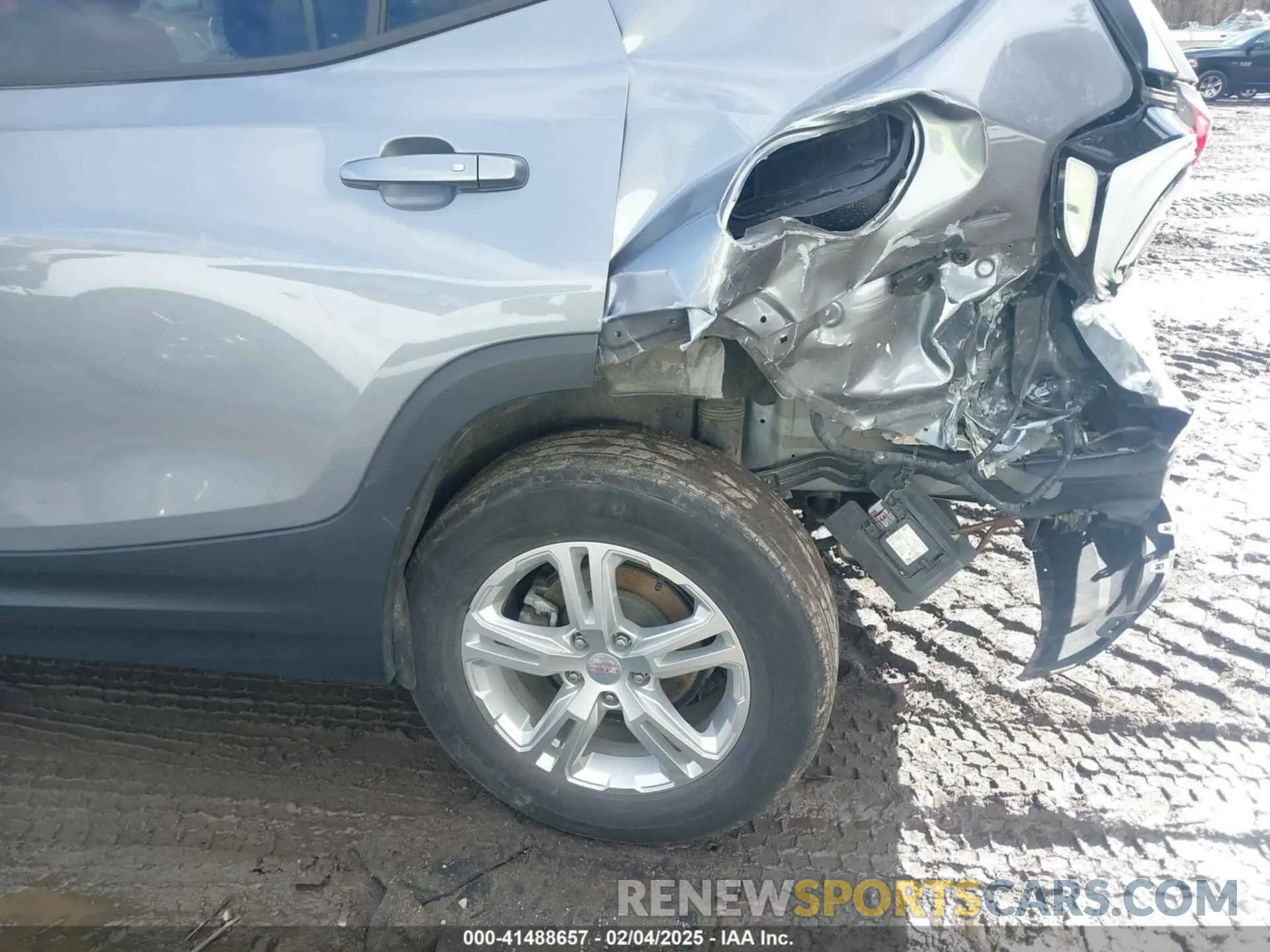 17 Photograph of a damaged car 3GKALMEV9LL235712 GMC TERRAIN 2020
