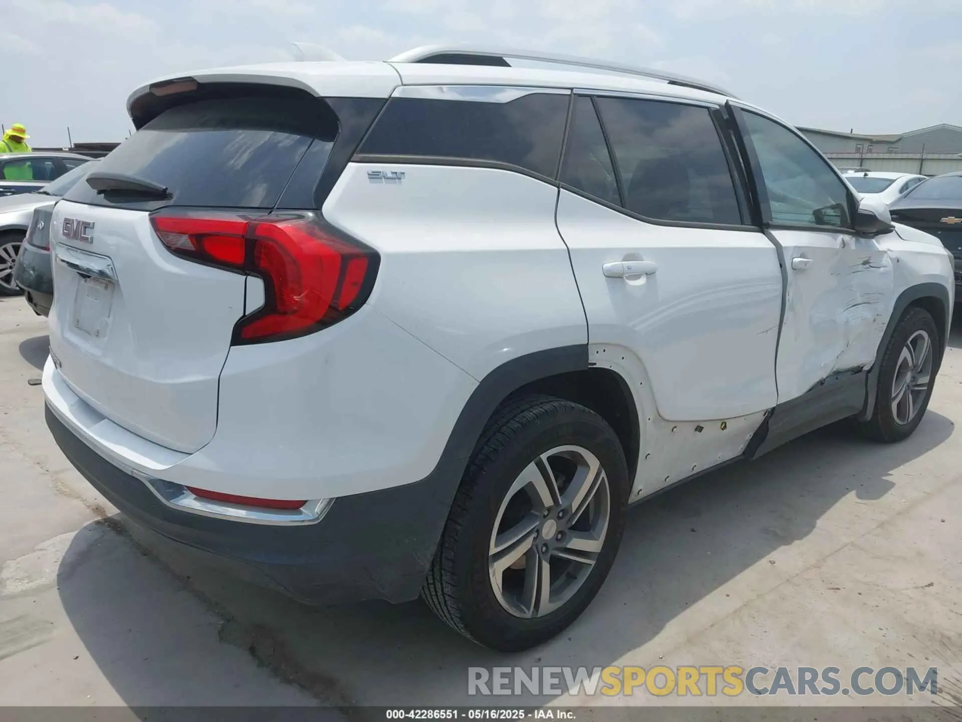 4 Photograph of a damaged car 3GKALPEV0LL122104 GMC TERRAIN 2020
