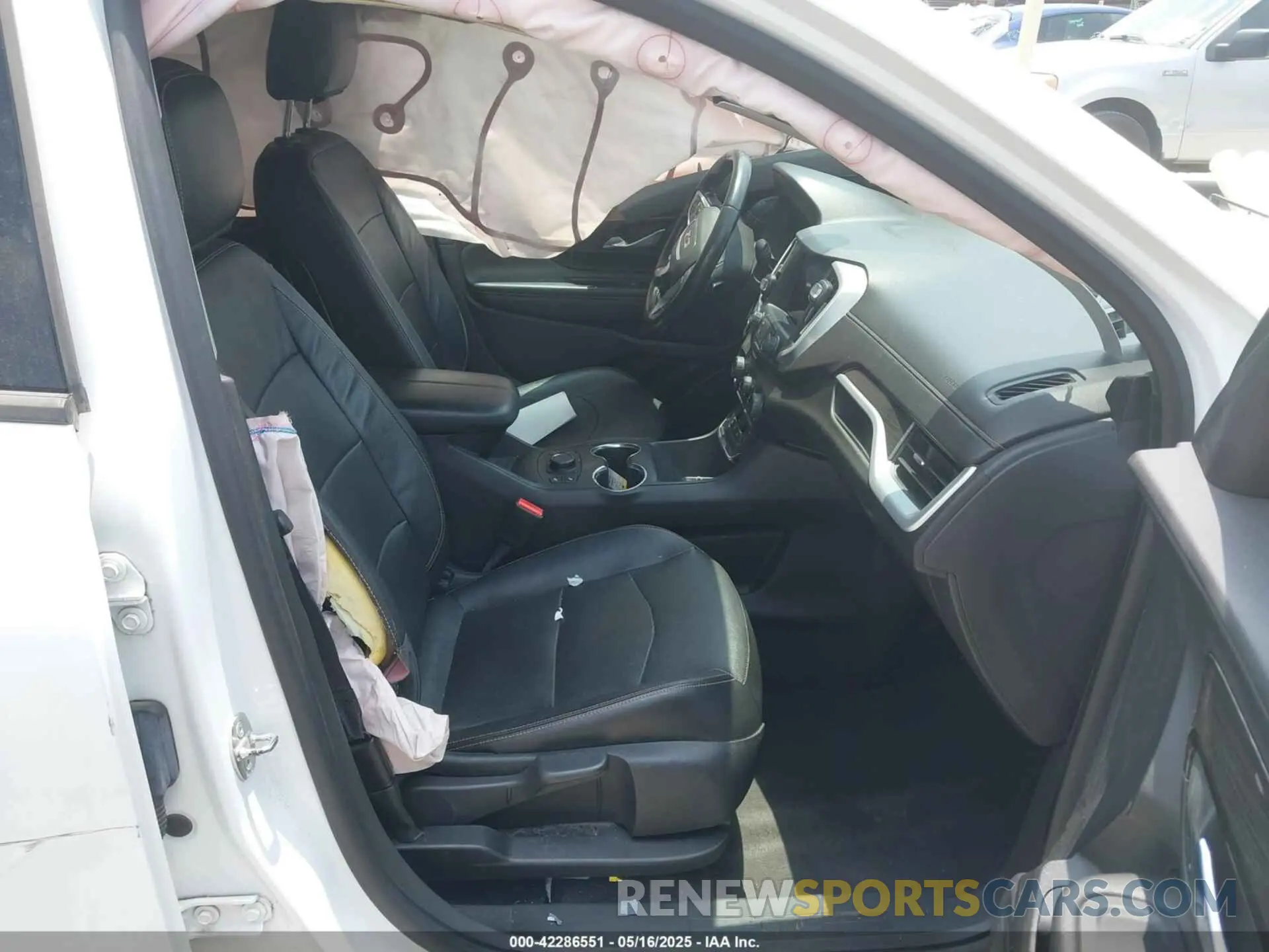 5 Photograph of a damaged car 3GKALPEV0LL122104 GMC TERRAIN 2020