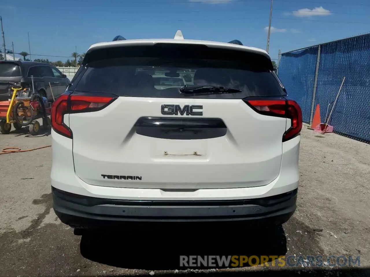 6 Photograph of a damaged car 3GKALPEV2LL126770 GMC TERRAIN 2020