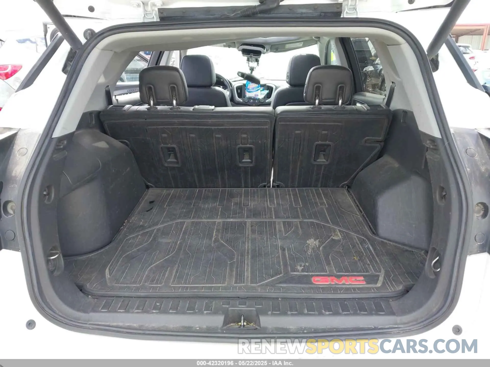 17 Photograph of a damaged car 3GKALPEV3LL299164 GMC TERRAIN 2020