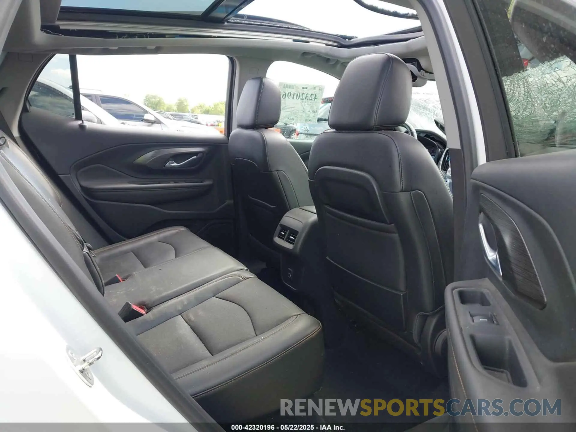 8 Photograph of a damaged car 3GKALPEV3LL299164 GMC TERRAIN 2020