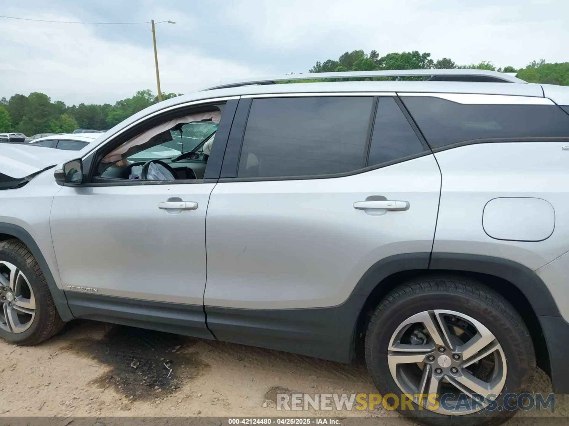 14 Photograph of a damaged car 3GKALPEV3LL307876 GMC TERRAIN 2020