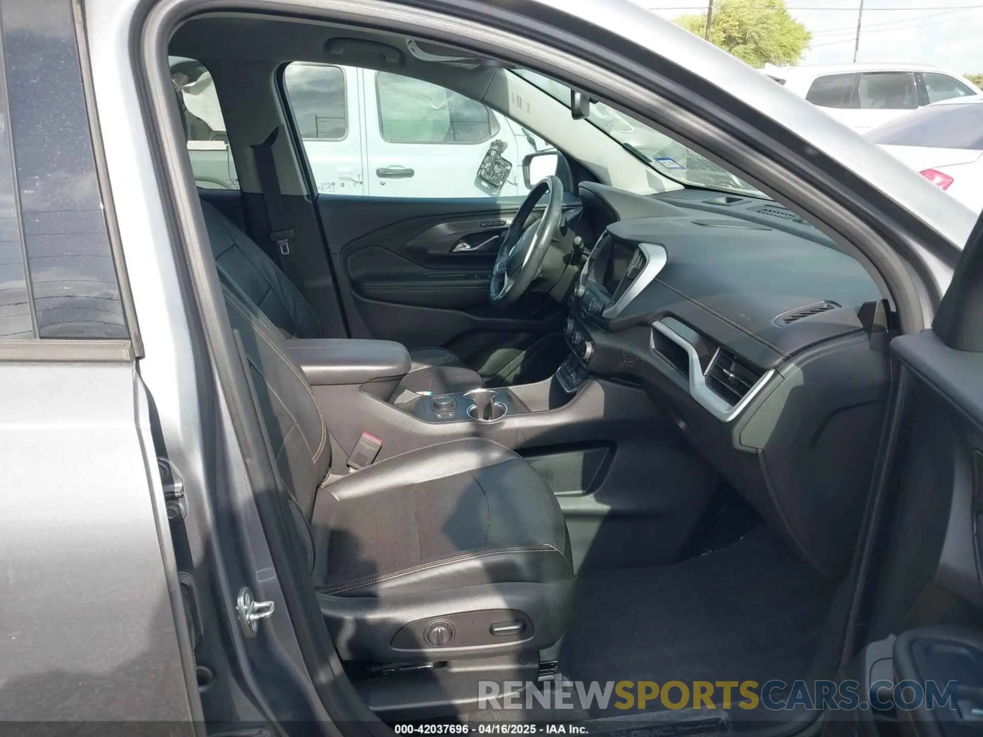 5 Photograph of a damaged car 3GKALPEV5LL282043 GMC TERRAIN 2020