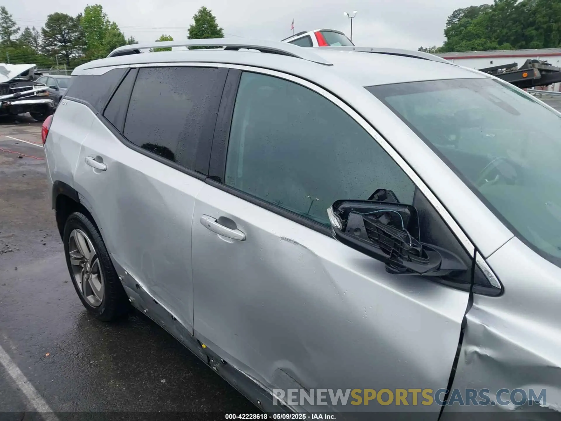 13 Photograph of a damaged car 3GKALPEV6LL136556 GMC TERRAIN 2020