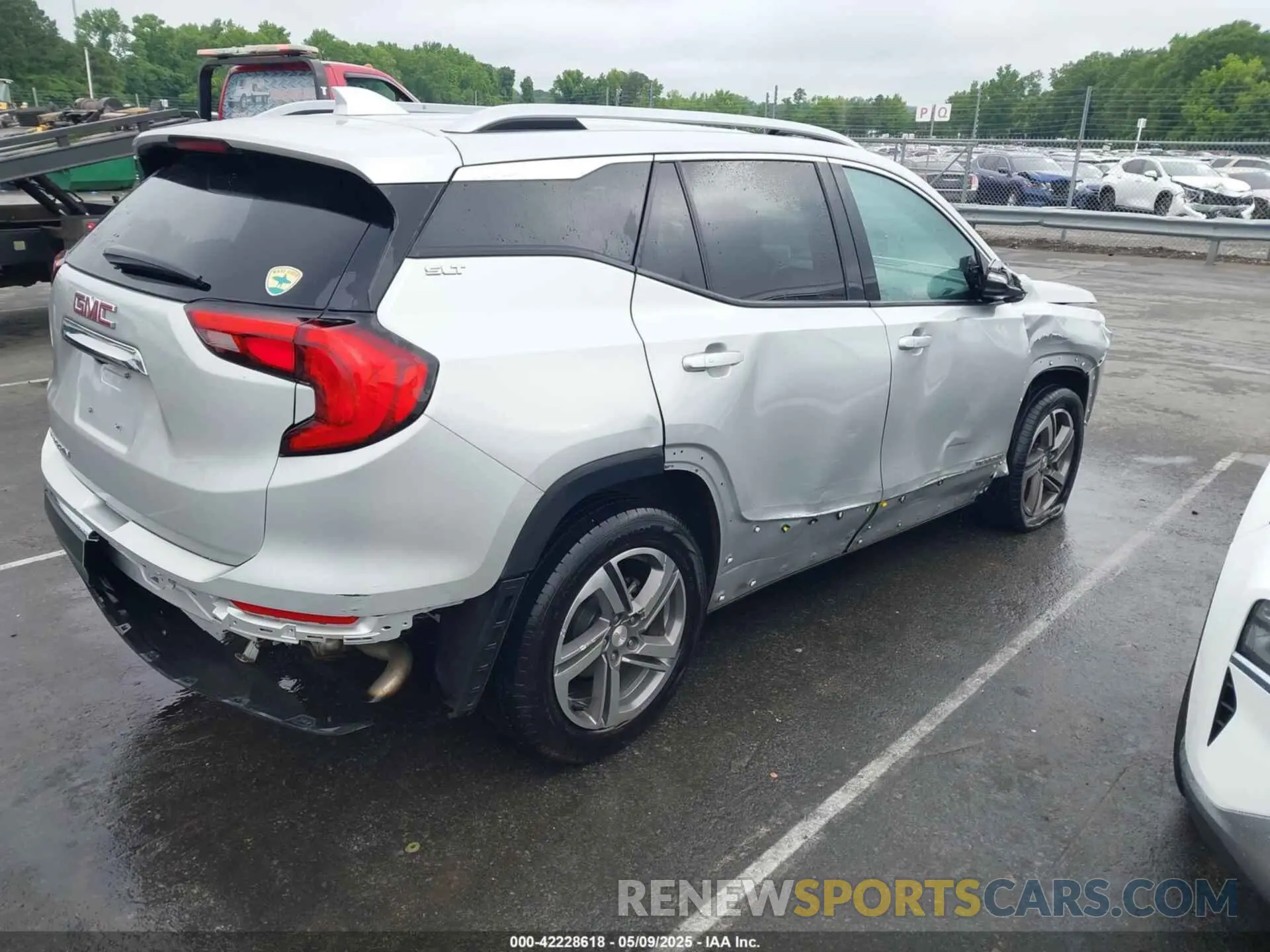 4 Photograph of a damaged car 3GKALPEV6LL136556 GMC TERRAIN 2020