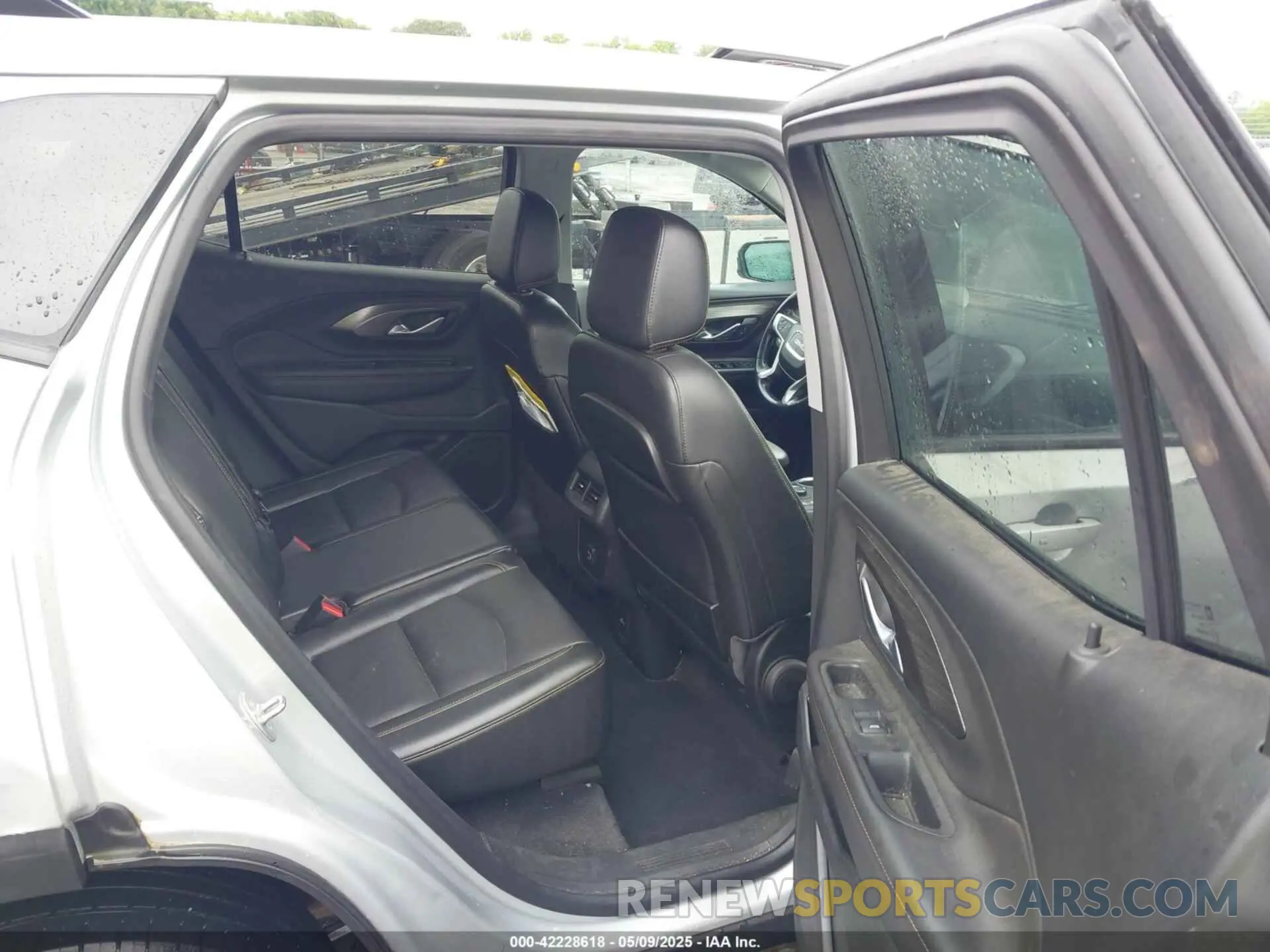 8 Photograph of a damaged car 3GKALPEV6LL136556 GMC TERRAIN 2020