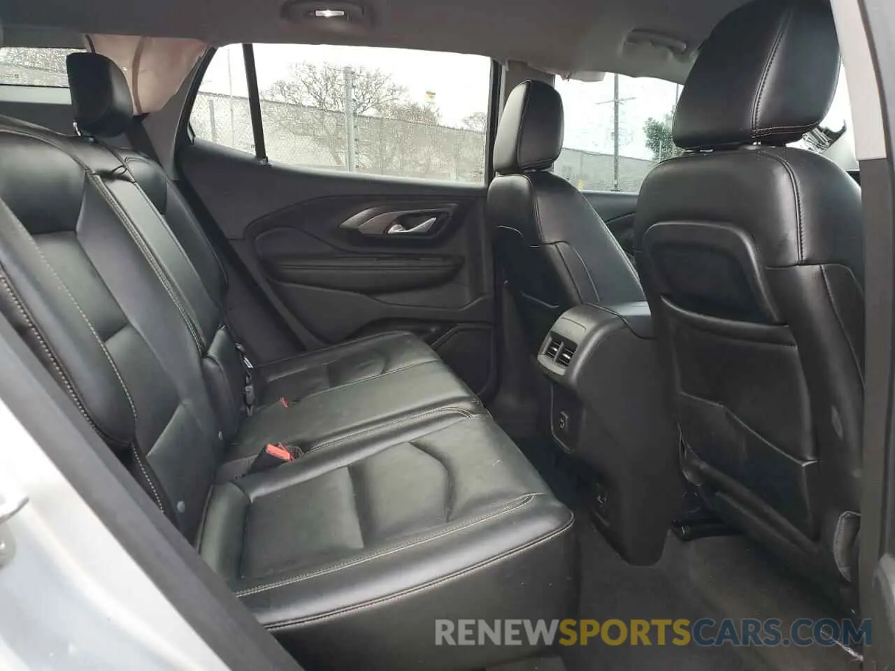 11 Photograph of a damaged car 3GKALPEV6LL252856 GMC TERRAIN 2020