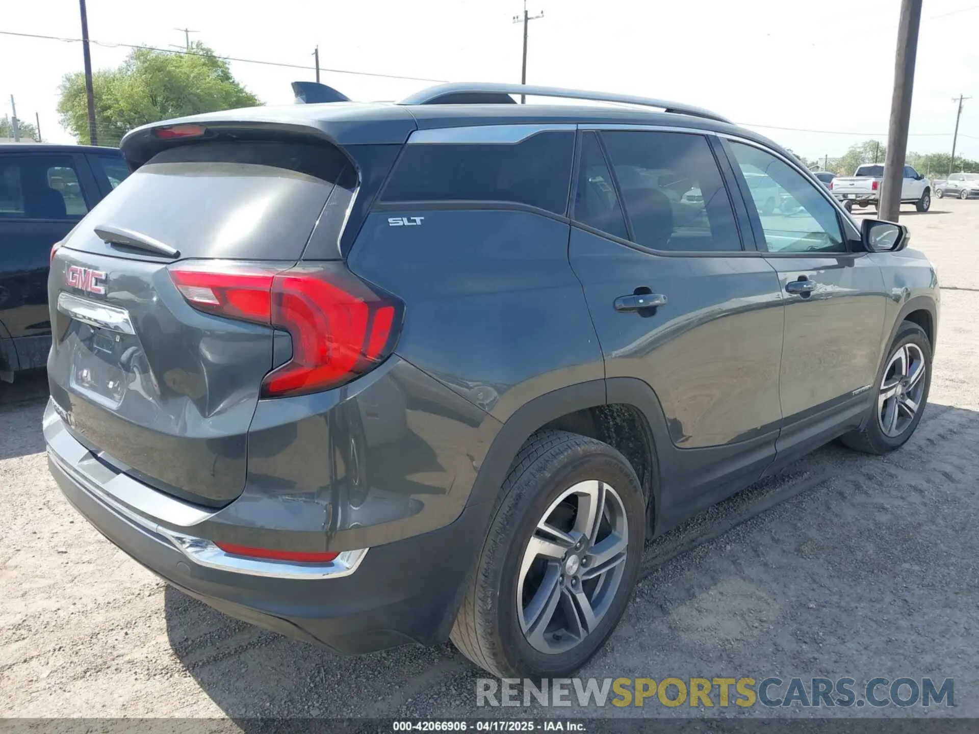 4 Photograph of a damaged car 3GKALPEVXLL125009 GMC TERRAIN 2020