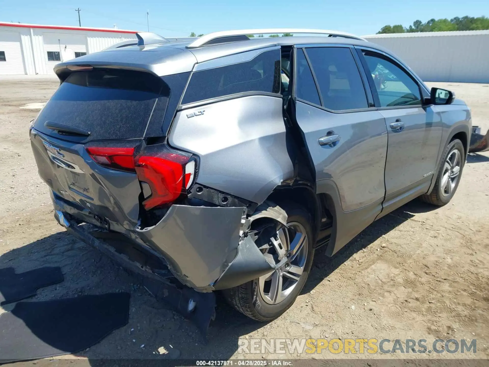 4 Photograph of a damaged car 3GKALPEVXLL185114 GMC TERRAIN 2020