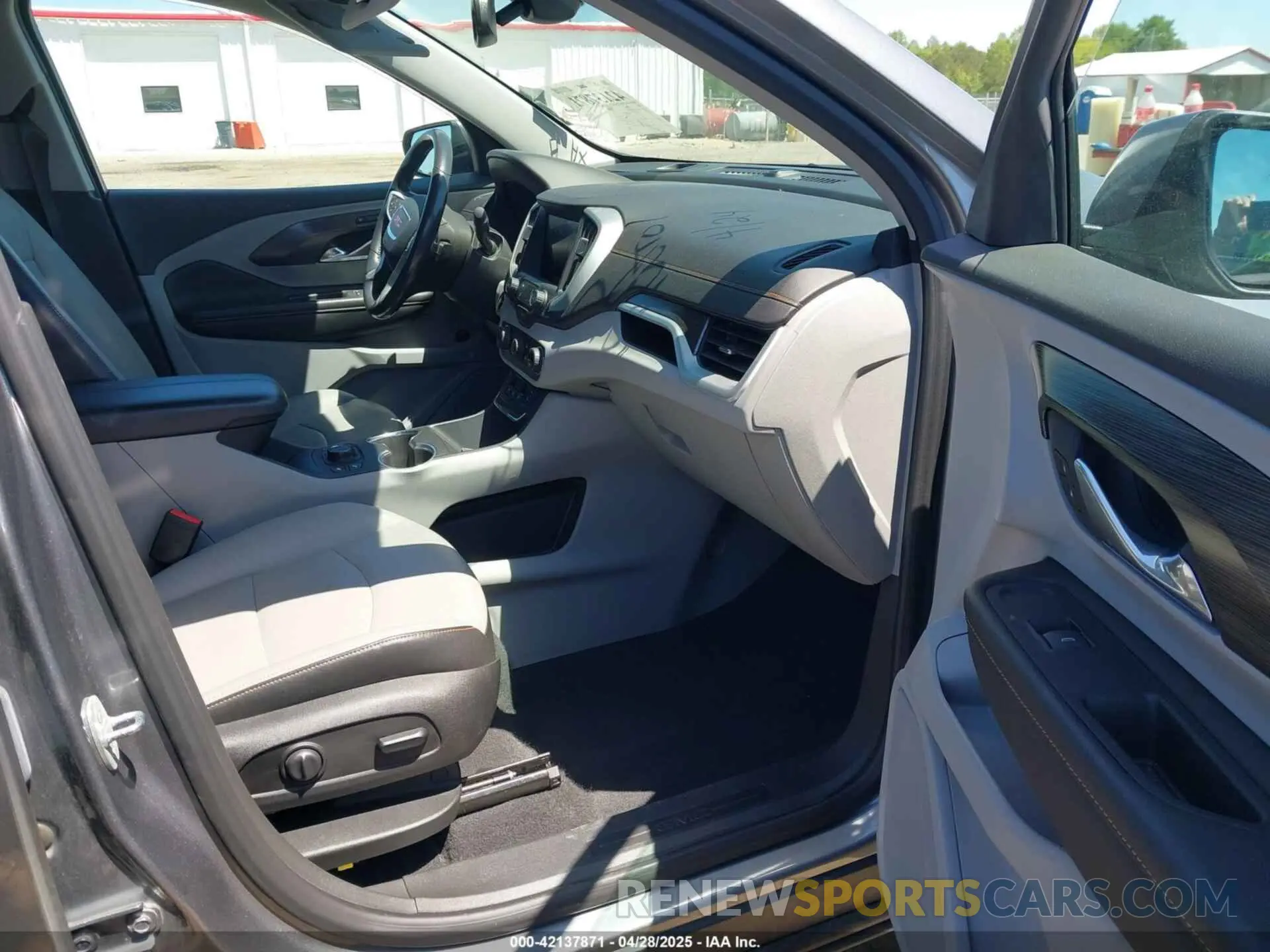5 Photograph of a damaged car 3GKALPEVXLL185114 GMC TERRAIN 2020