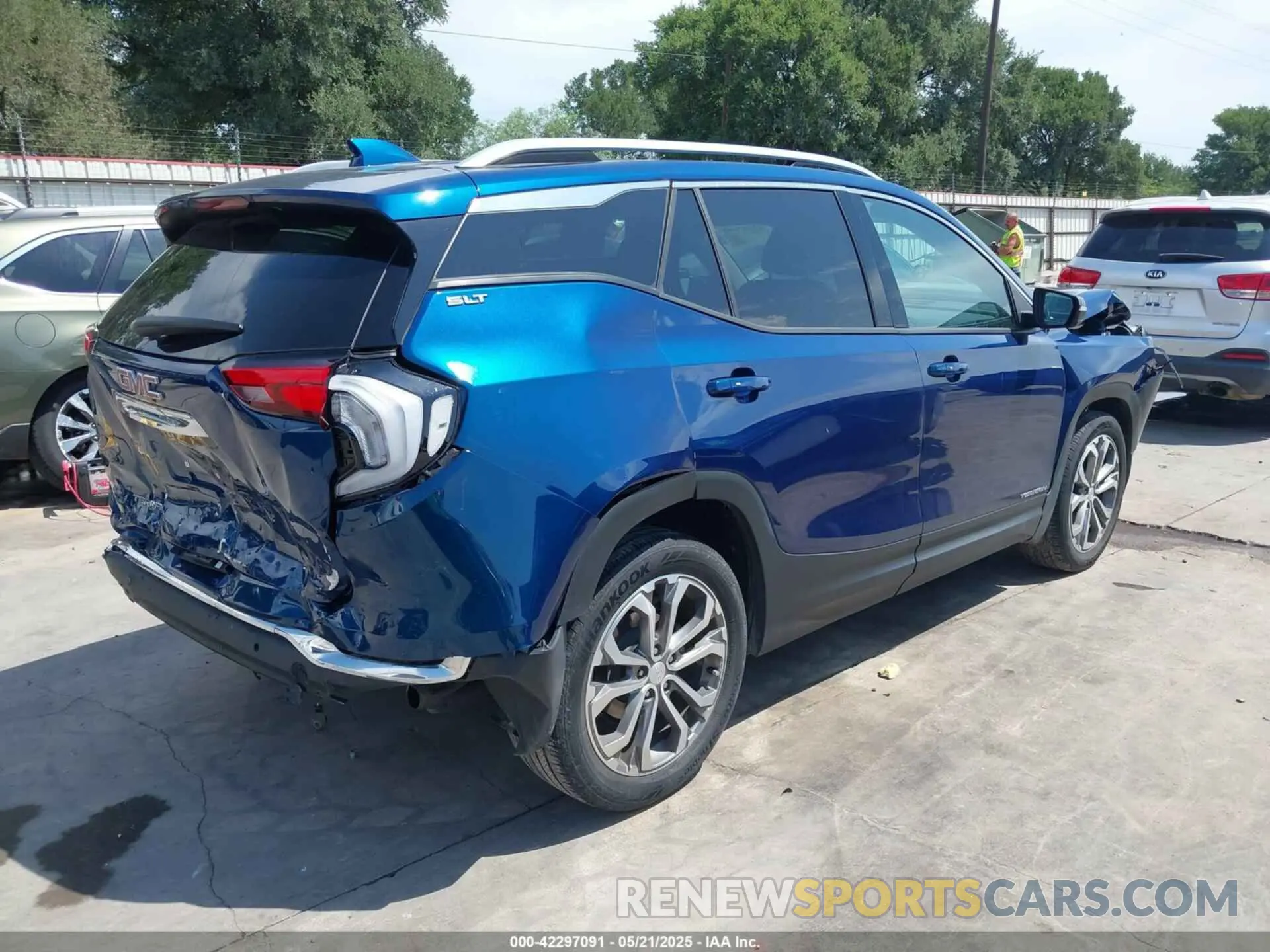 4 Photograph of a damaged car 3GKALPEX2LL100204 GMC TERRAIN 2020
