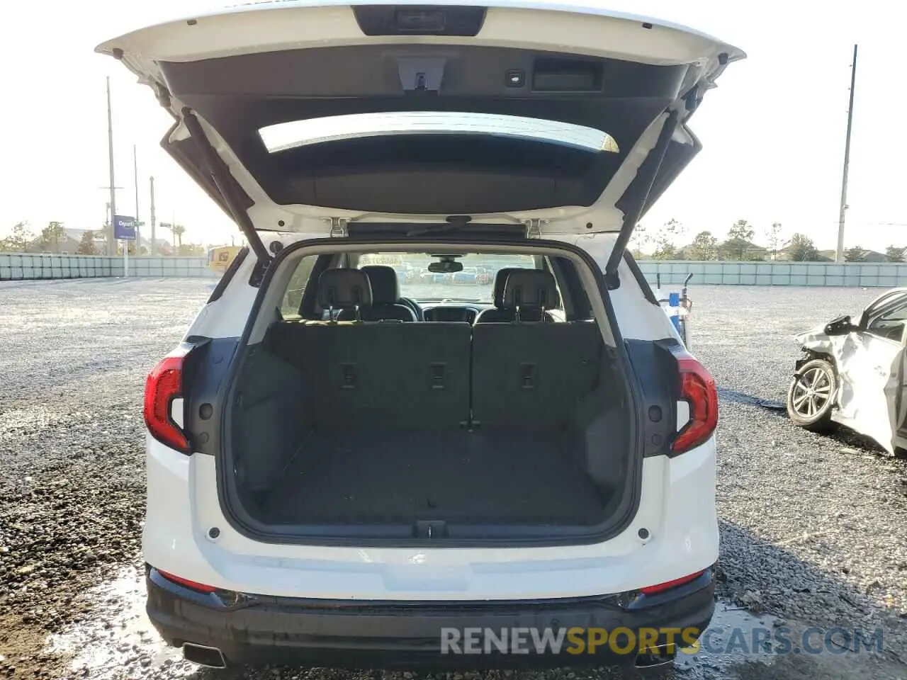 6 Photograph of a damaged car 3GKALPEX7LL116818 GMC TERRAIN 2020