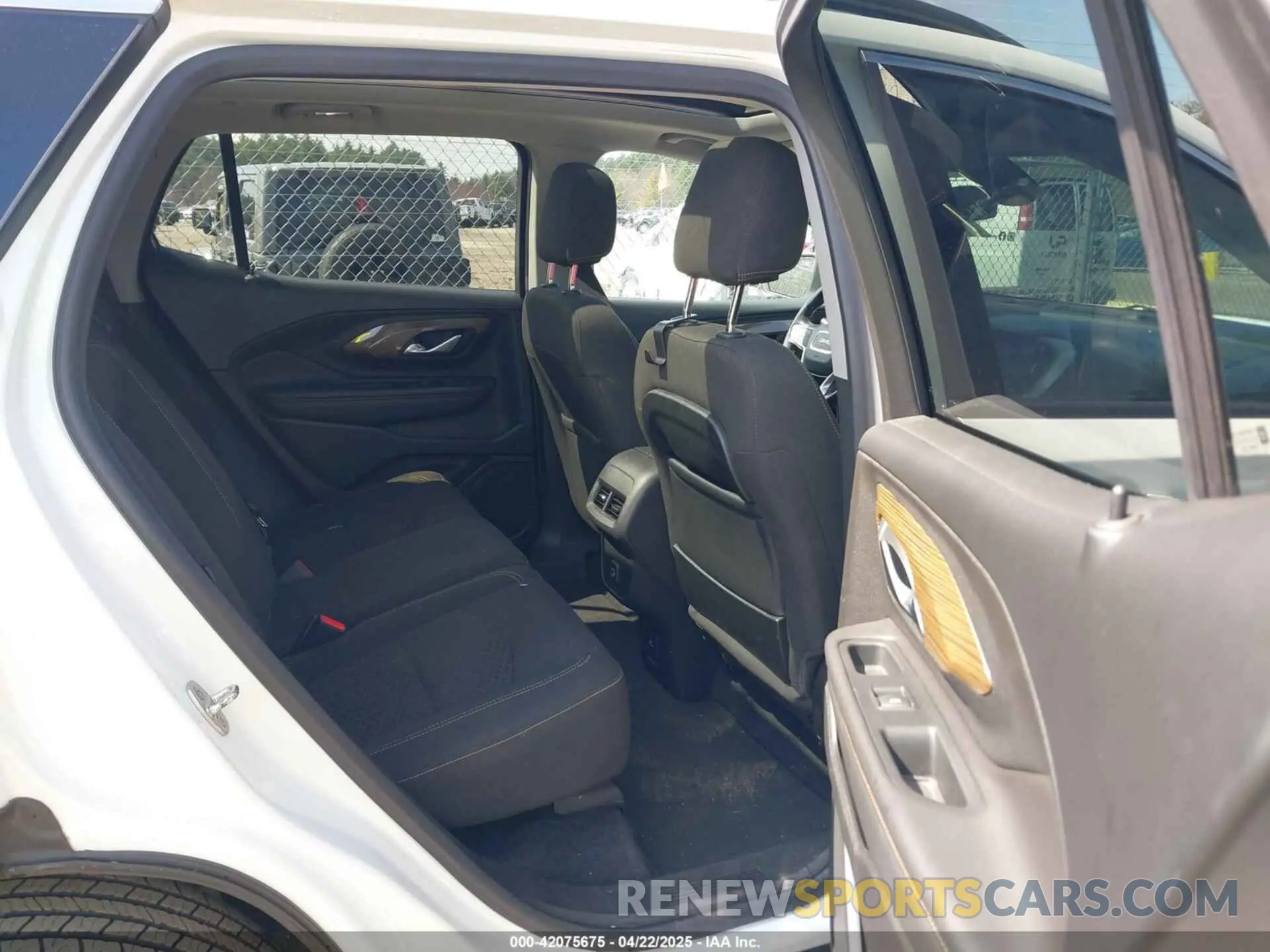 8 Photograph of a damaged car 3GKALTEV1LL117342 GMC TERRAIN 2020